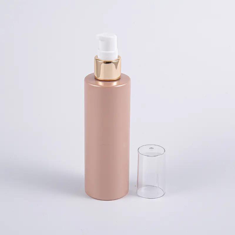 Los cosméticos utilizan una botella de plástico PET de 120 ml con bomba pulverizadora